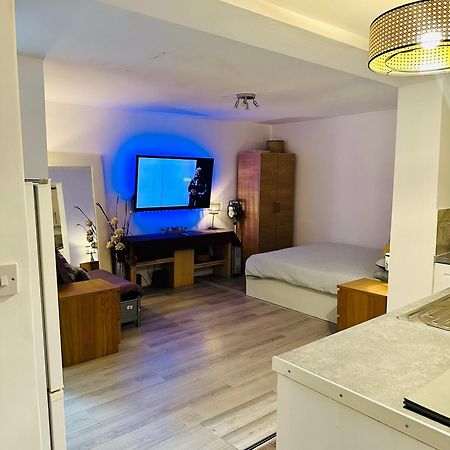 Stylish Studio Flat - Watford Junction - Harry Potter Bagian luar foto