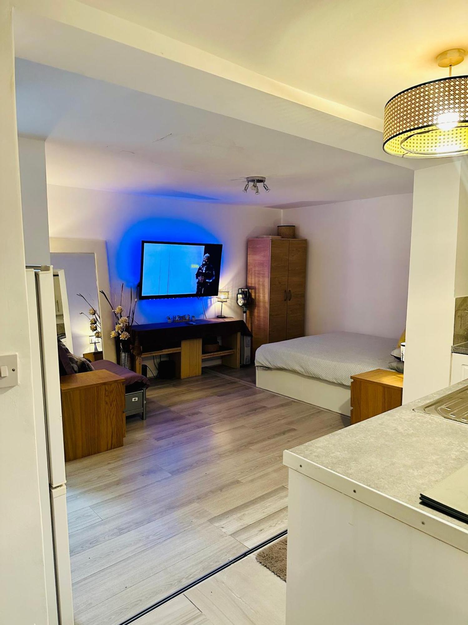 Stylish Studio Flat - Watford Junction - Harry Potter Bagian luar foto
